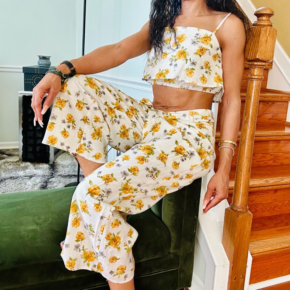 Le Lis Floral Yellow and White Women's Linen Crop Paint Suit